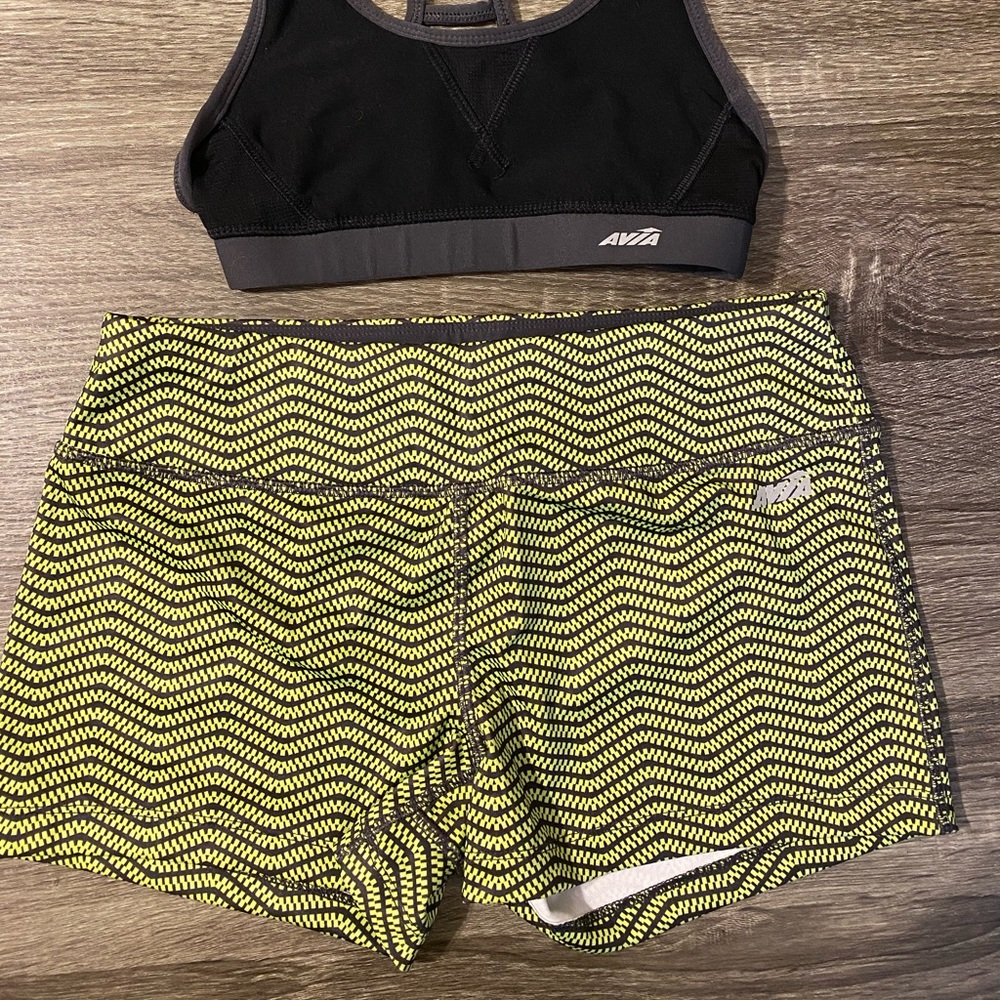 2 Sports bras & matching shorts